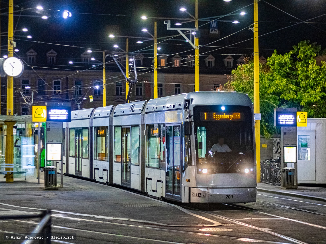 Variobahn 209 bei Graz Jakominiplatz