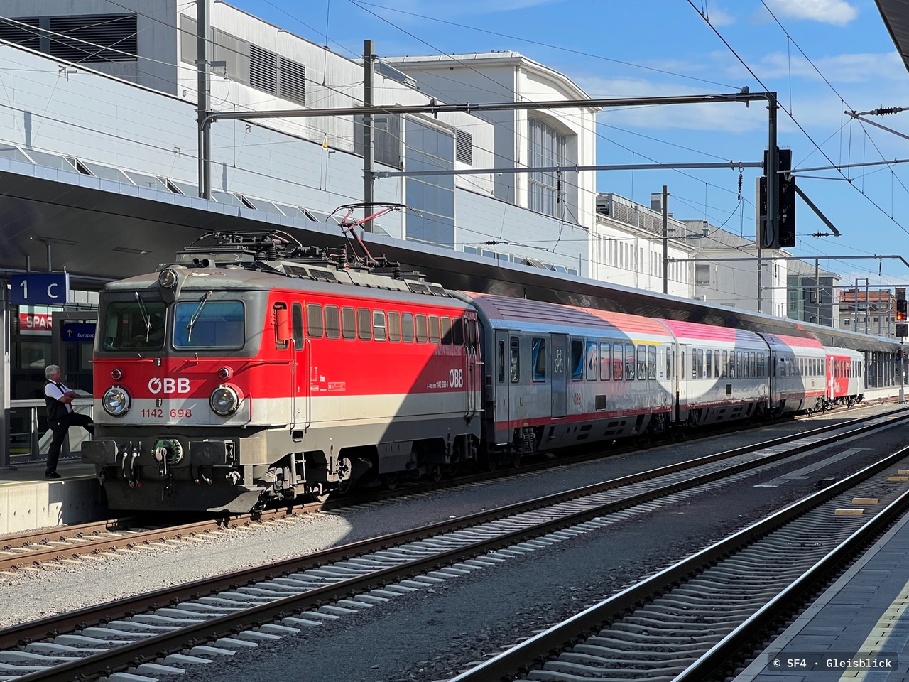 1142 698-0 bei Graz Hbf